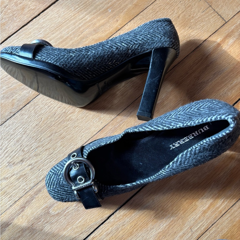 Authentic Burberry Women's Black and Gray Herringbone Heels EU 37/US 6.5-7 - Picture 4 of 11